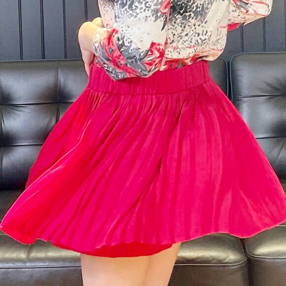 BCBGENERATION Red Vintage 2000s Accordion Pleated Mini Skirt - Picture 2 of 10